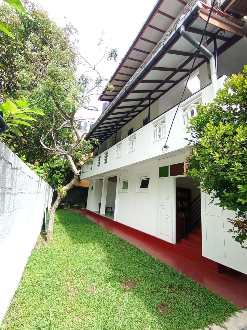 Sihara Rooms & Hostel Matara Exterior photo